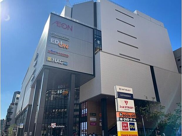 CeeU Yokohama 800m スーパーのイオンフードスタイルや、エディオンなど暮らしに便利なお店が揃うイオンモールです。