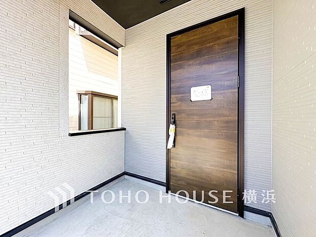 帰宅されるご家族や訪れる方を優しく迎え、安らぎに満ちた生活空間を予感させてくれます。