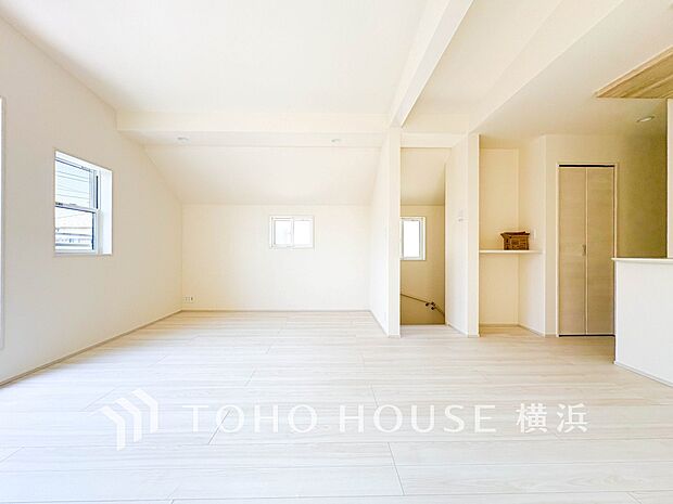 和やかで洗練された空間の演出。寛ぎとコミュニケーションを育む居心地のよい場所。