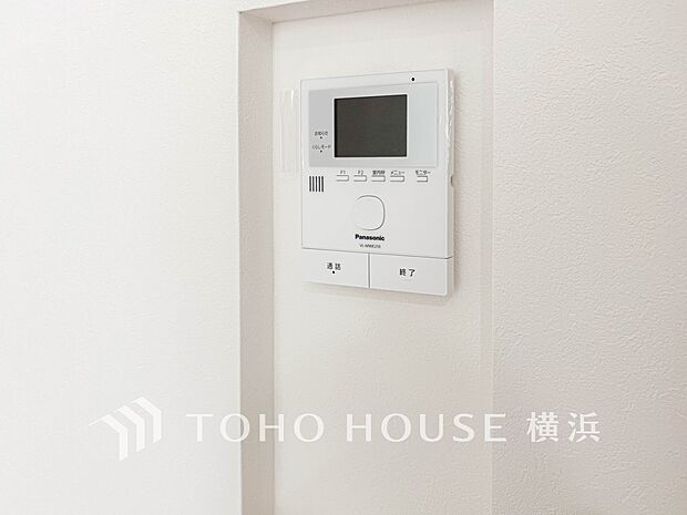 誰が来てもわかる様にモニター付きインターホンを設置。快適と安らぎを合わせた優しい設計。 