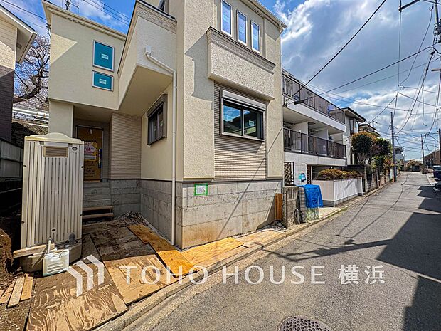 子育て環境、生活利便に優れた住環境に立地し、ゆとりある生活が送れます。（2026年3月撮影）