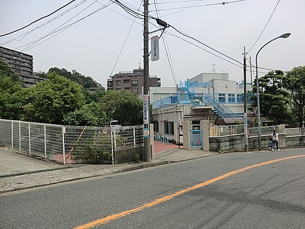  和田愛児園　550m　園の自然環境を生かした「自然あそび」を実践しています。延長保育も可能です。 