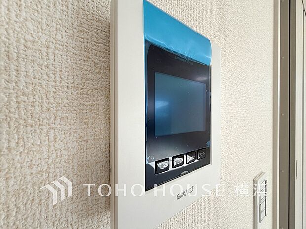 誰が来てもわかる様にモニター付きインターホンを設置。快適と安らぎを合わせた優しい設計。 