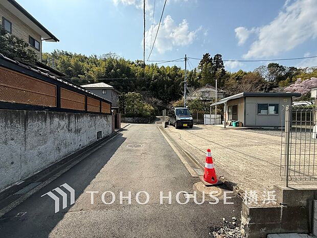 生活利便に優れた住環境に立地し、ゆとりある生活が送れます。(2026年3月撮影)