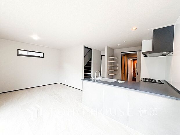 家族みんなが爽やかに健やかに過ごせるように、溢れる光をたっぷり取り込んだリビング。