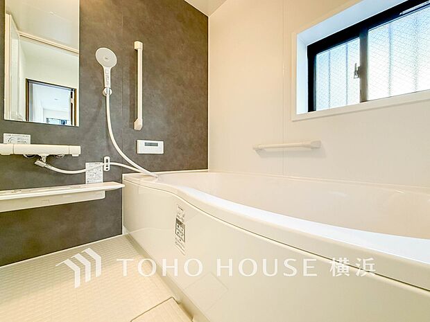 一日の疲れが癒される優雅な時間を堪能できるゆとりあるバスルームです。