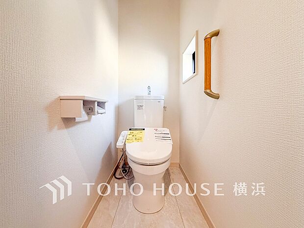 清潔感溢れるトイレ。落ち着いた空間で安らぎのひとときをお過ごしいただけます。