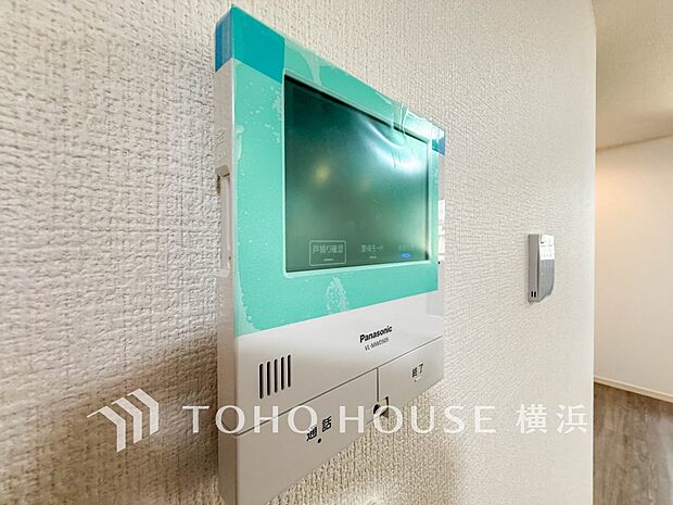 誰が来てもわかる様にモニター付きインターホンを設置。快適と安らぎを合わせた優しい設計。