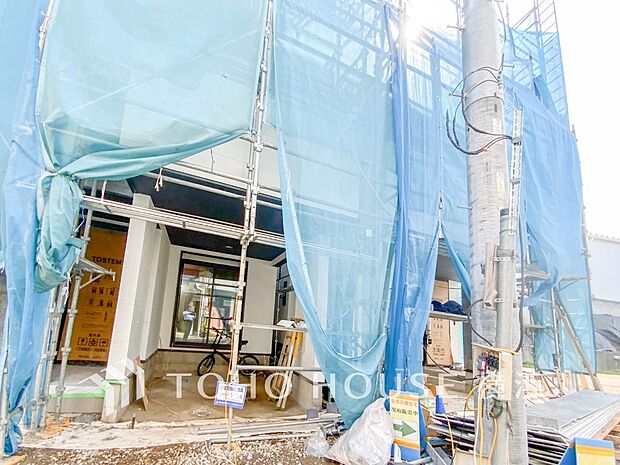 お住まいの顔となる玄関。住まう方のプライドを満たすクオリティを備えています。（2026年3月撮影）