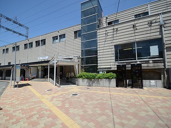 宮前平駅（東急田園都市線）　4000m　渋谷駅までの所要時間は約23分。ホームドアが設置されており安全なホームです。