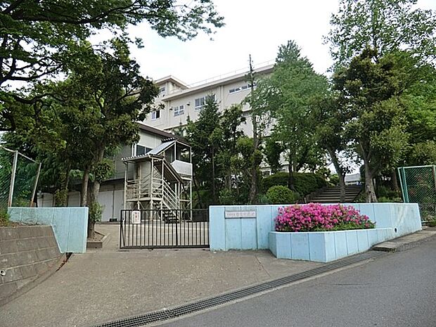 川崎市立菅生中学校　1500m　徒歩19分。子育て世代に優しい落ち着いた住環境。   