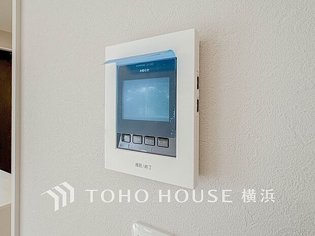 誰が来てもわかる様にモニター付きインターホンを設置。快適と安らぎを合わせた優しい設計。