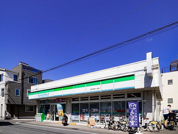 ファミリーマート横浜希望ヶ丘店 350m 24時間営業。近くにあるとちょっとした買い物にも便利です。