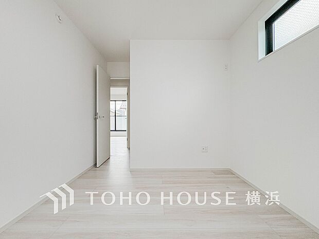 心地よい光と風があふれています。プライベートな自分時間を快適に過ごせるお部屋。