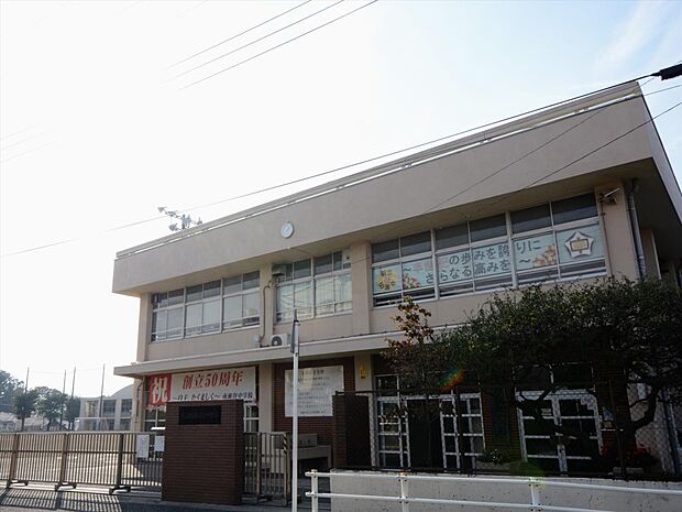 横浜市立南瀬谷中学校　400m　徒歩5分。部活などで帰りが遅くなっても安心の距離です。 