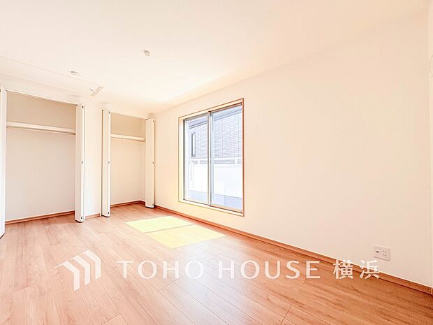 通風・採光にも優れ、心地よい光と風があふれています。プライベートな自分時間を快適に過ごせるお部屋。