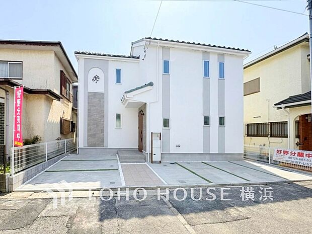 住む人を映し出す洗練された佇まいは、いつまでも輝き続けながらいつしか街の風景に溶け込んでいきます。