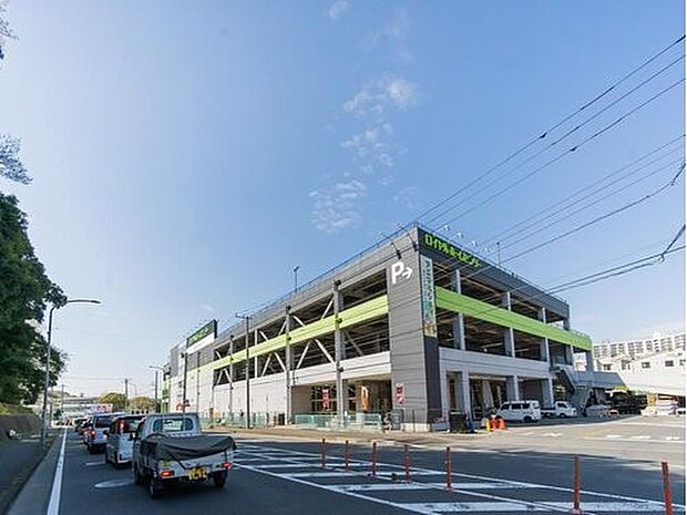 ロイヤルホームセンター戸塚深谷 1100m 自転車やバイク用品、インテリア、ガーデニングや日用品、ペット用品の他、建築資材まで取り揃え。