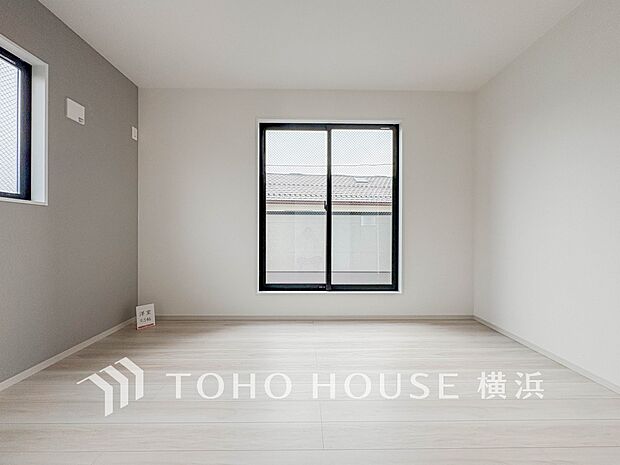 一日の疲れをいやしてくれる寝室。時を忘れて過ごす場所として過ごせるお部屋。