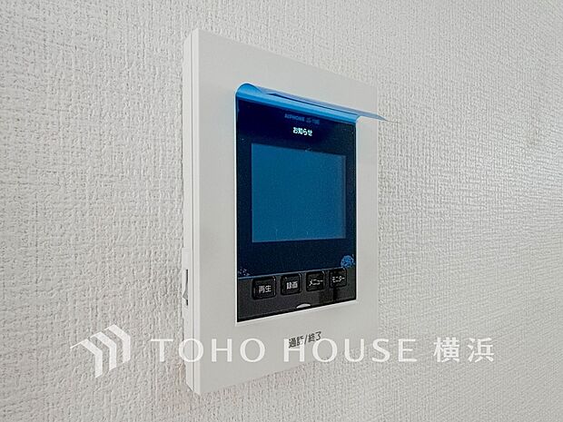 誰が来てもわかる様にモニター付きインターホンを設置。快適と安らぎを合わせた優しい設計。 
