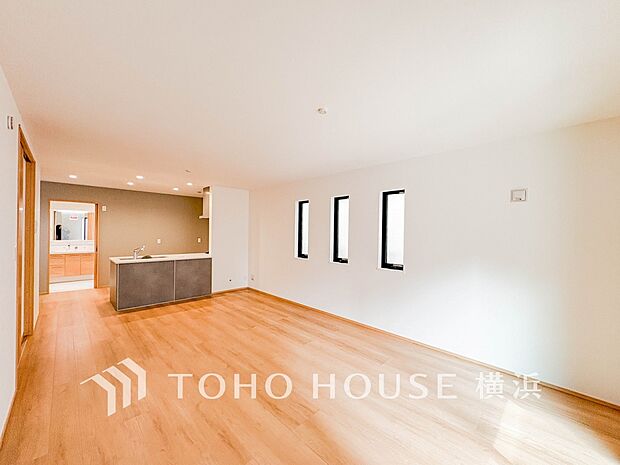 開放感あるリビングダイニング。ご家族とのんびりしたひと時を過ごせますね。