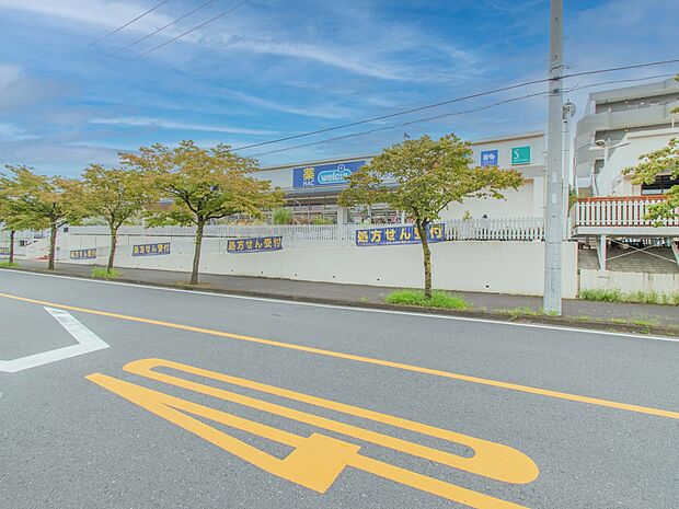 ハックドラッグ美しが丘店　650m　お薬・日用品がお手ごろ価格で購入可、22時まで処方箋も受付。処方箋のネット予約も便利です。 