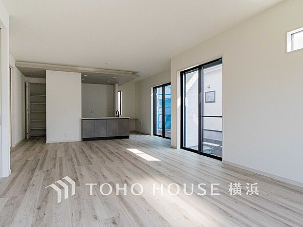 話に夢中になりすぎて、ついつい時を忘れてしまう。そんな束の間の幸せを感じさせてくれる場所。