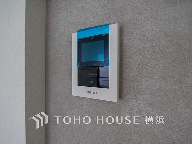 誰が来てもわかる様にモニター付きインターホンを設置。快適と安らぎを合わせた優しい設計。 