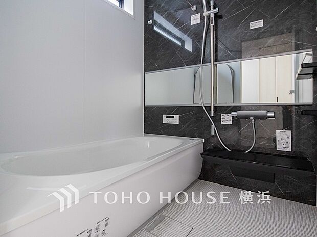 一日の疲れが癒される優雅な時間を堪能できるゆとりあるバスルームです。