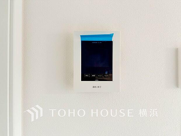 誰が来てもわかる様にモニター付きインターホンを設置。快適と安らぎを合わせた優しい設計。 