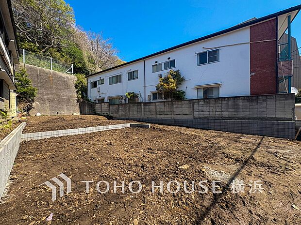 良質な環境に暮らす永住の邸がここに誕生します。（2026年4月撮影）