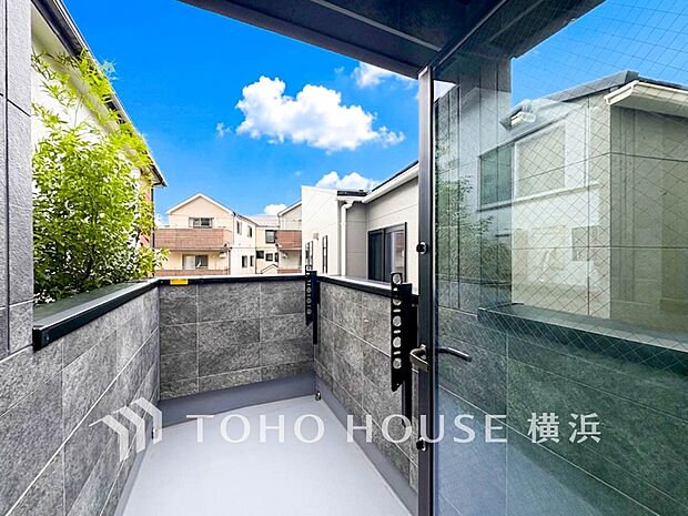 お部屋にも爽やかな風と暖かく柔らかな日差しが差し込み、毎日の暮らしを豊かに彩ります。