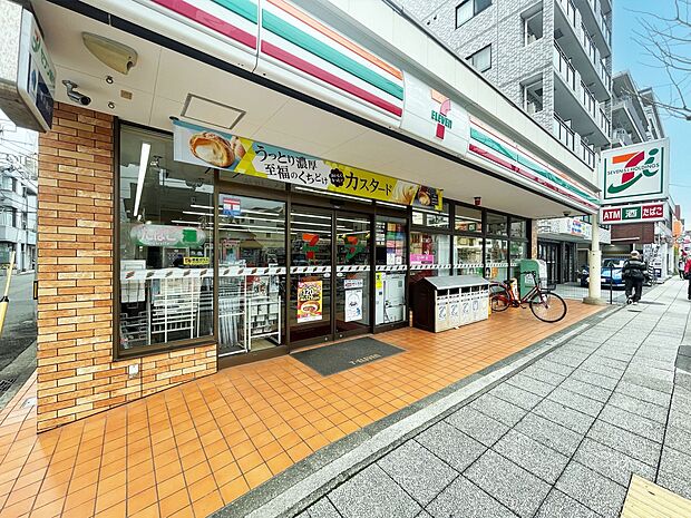 セブン-イレブン 横浜本牧2丁目店 290m 24時間営業。近くにあるとちょっとした買い物にも便利ですね。