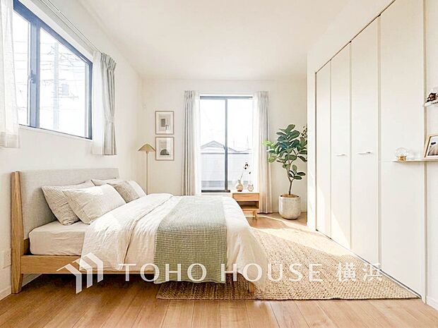 穏やかな寛ぎを届ける上質仕様のお部屋。（家具・装飾品はＡＩ加工です）