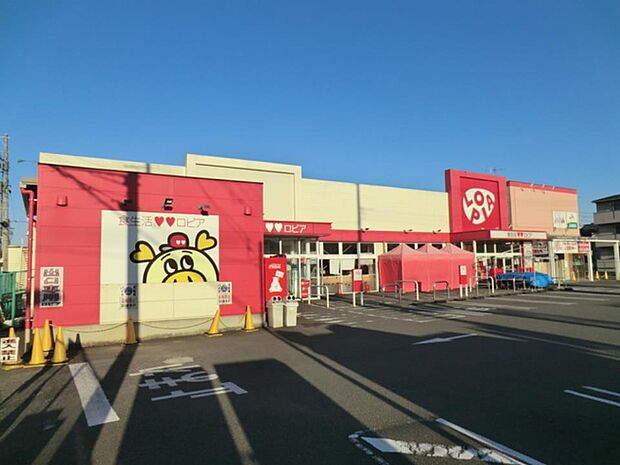 ロピア瀬谷橋戸店 800m 毎日の食卓を飾る食料品を買い求めやすい価格でお買い物ができます。