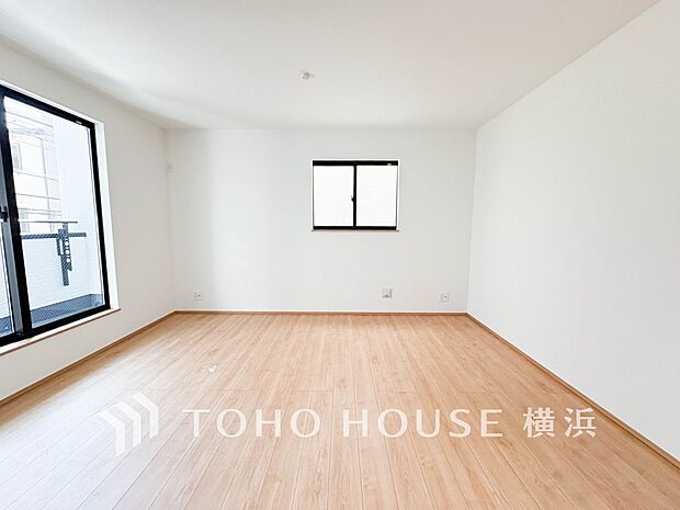 あたたかい日差しがたっぷり降り注ぐLDKは自然と家族の顔があかるい笑顔に。