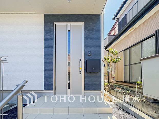 帰宅されるご家族や訪れる方を優しく迎え、安らぎに満ちた生活空間を予感させてくれます。