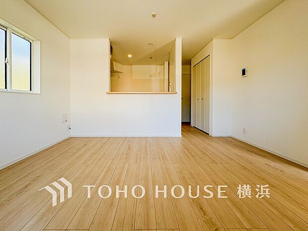 忙しい朝でも、しっかり家族が揃って食事をして頂けるゆとりある大きさのダイニングスペース