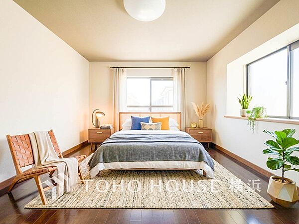 プライベートな自分時間を快適に過ごせるお部屋。（家具・装飾品等はAI加工です）