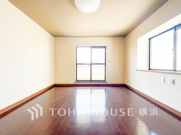 心地よい光と風があふれています。プライベートな自分時間を快適に過ごせるお部屋。