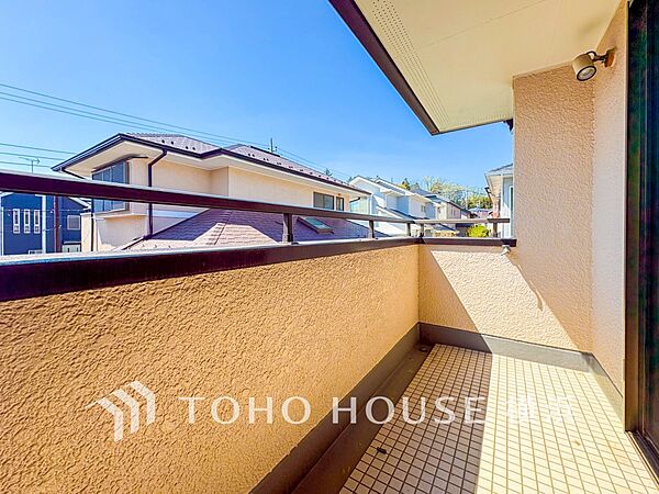 心地よい陽射しや暖かな風を楽しむことが出来るバルコニー。