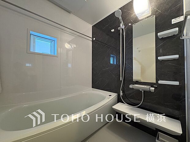 一日の疲れが癒される優雅な時間を堪能できるゆとりあるバスルームです。