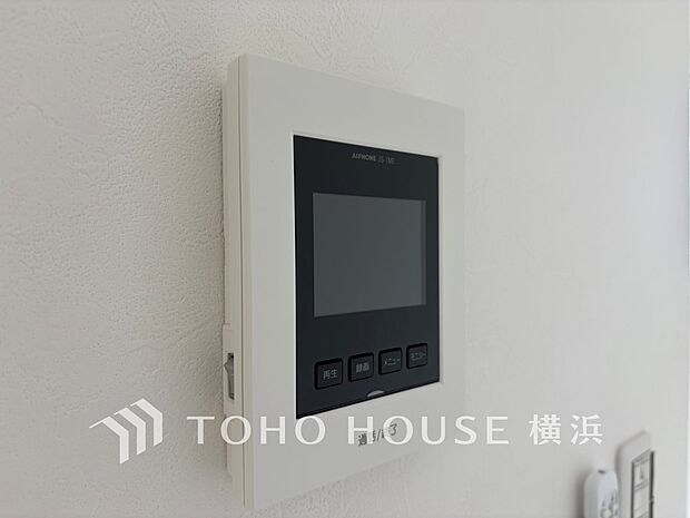 誰が来てもわかる様にモニター付きインターホンを設置。快適と安らぎを合わせた優しい設計。