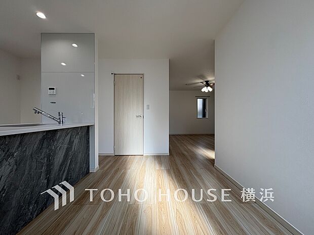 集いの場、憩いの場としての快適性を求めたやすらぎの空間です。