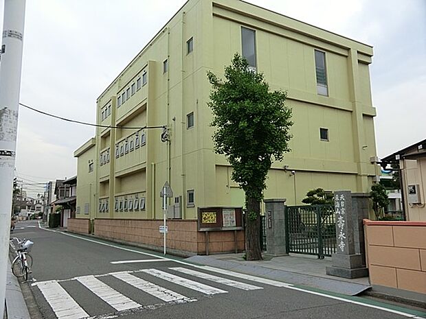 観音幼稚園　1000m　仏教精神に基づいて、伝教大師最澄様の人材育成の精神を教育理念とした幼稚園です。   