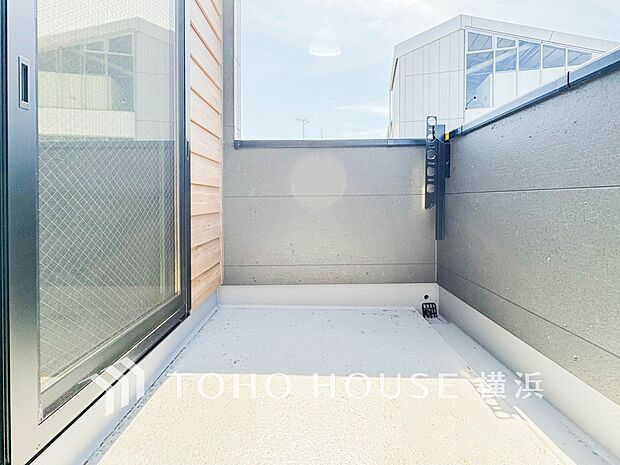 心地よい陽射しや暖かな風を楽しむことが出来るバルコニー。