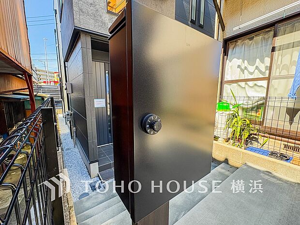 スタイリッシュな外観に見合う、オシャレな郵便受け。毎朝新聞を受け取るのも楽しみになりそう。