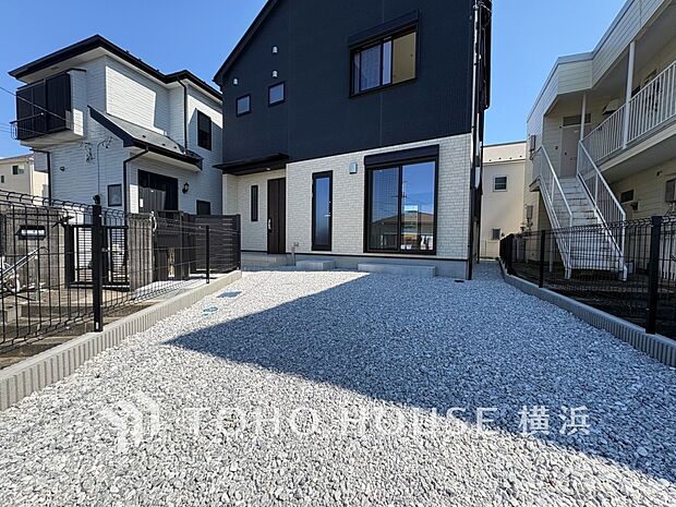お住まいの顔となる玄関。住まう方のプライドを満たすクオリティを備えています。 