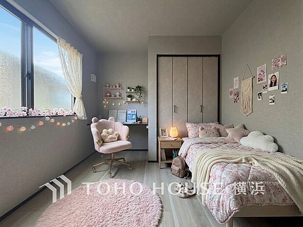 穏やかな寛ぎを届ける上質仕様のお部屋。(家具・装飾品はAI加工です)