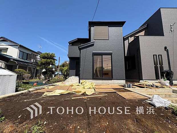 爽やかな青空の下に贅沢なほどに降り注ぐ陽光、豊かな居住性と、クオリティが見事に調和した住空間。